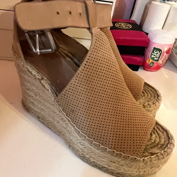 Marc Fisher Wedges - Picture 4 of 6